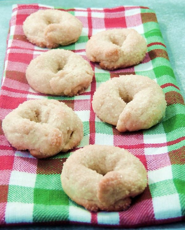 Italian Wine Doughnut Cookies