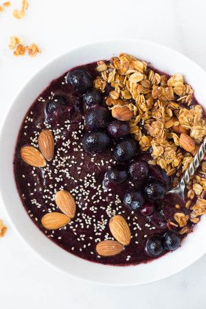 Lemon Blueberry Smoothie Bowl [Guest Post with Fooduzzi]