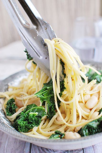 Linguine with Garlicky Kale and White Beans