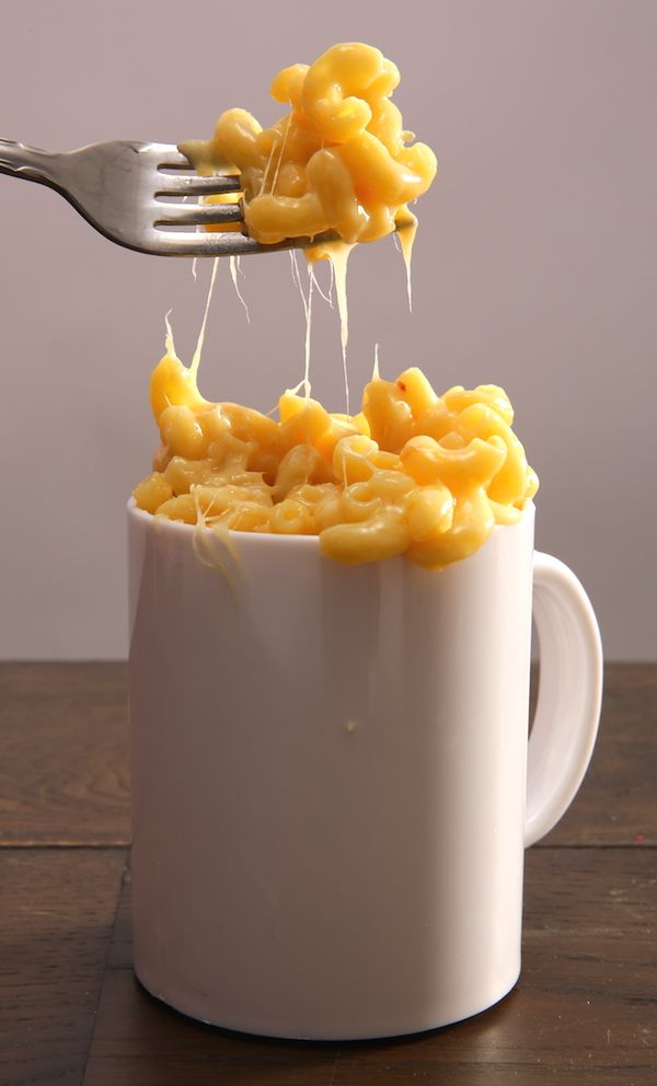 Making Mac and Cheese in a Mug Is the Secret to Happiness