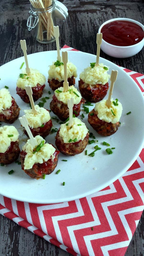 Meatloaf Poppers with Cheesy Potato Topping