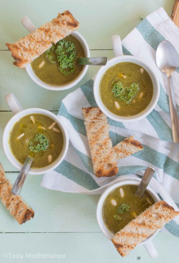 Mediterranean kale detox soup