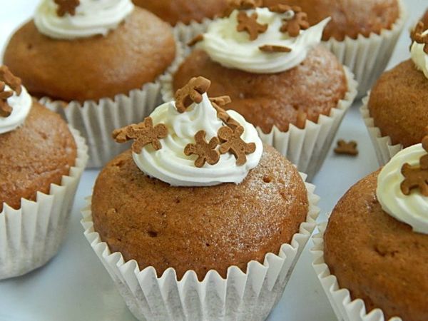 Mini gingerbread cupcakes