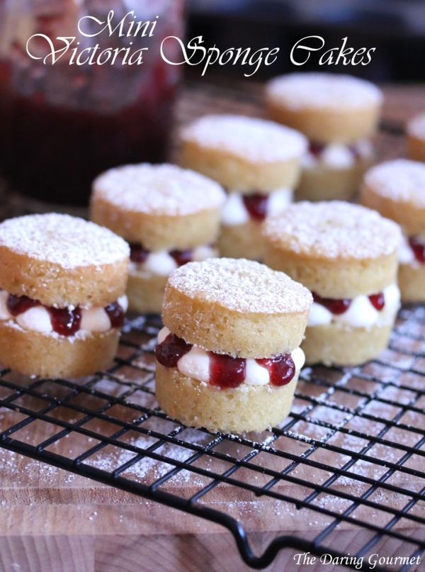 Mini Victoria Sponge Cakes (A Taste of Britain