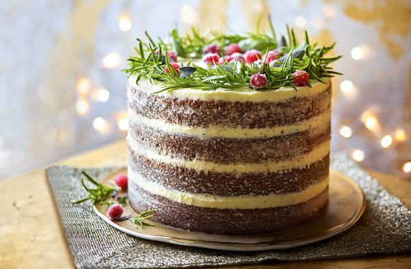 Naked gingerbread wreath cake