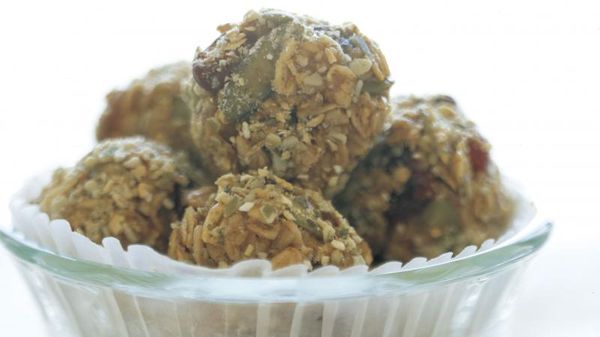 No-Bake Almond-Oat Energy Bites