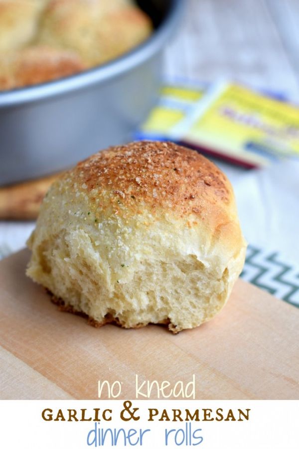 No Knead Garlic Parmesan Dinner Rolls