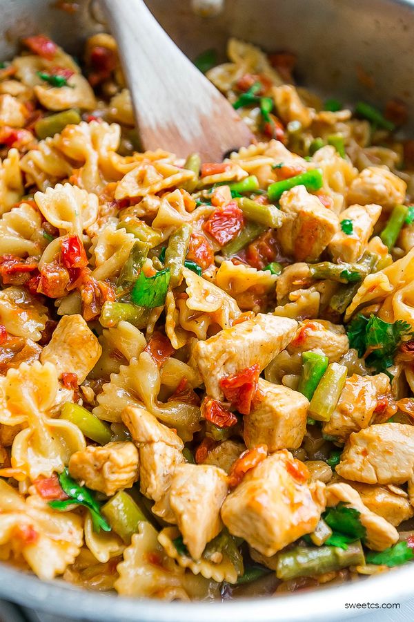 One Pot Bruschetta Chicken Pasta