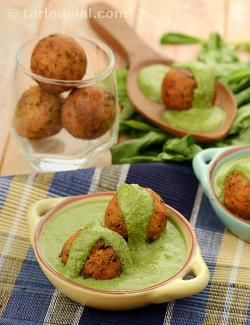 Paneer Koftas in Spinach Sauce ( Desi Khana