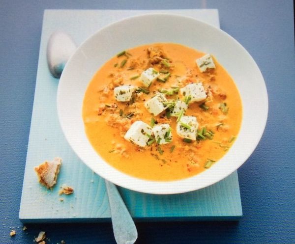 Paprika-Hack-Suppe mit Feta