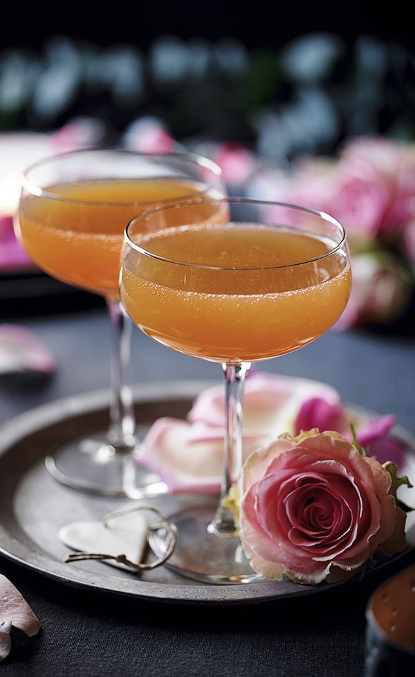 Passion fruit bellini cocktails