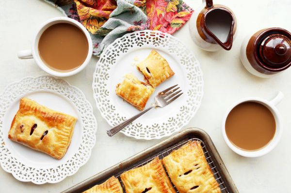 Pasteles De Guayaba (Guava and Cream Cheese Pastries