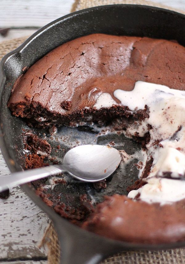 Peanut Butter & Chocolate Skillet Cake (Flourless