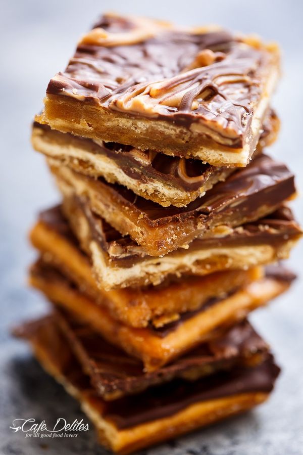 Peanut Butter Swirl Saltine Toffee (Christmas Crack