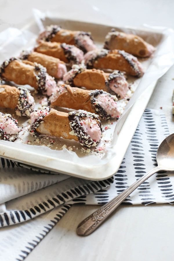 Peppermint Bark Cannoli