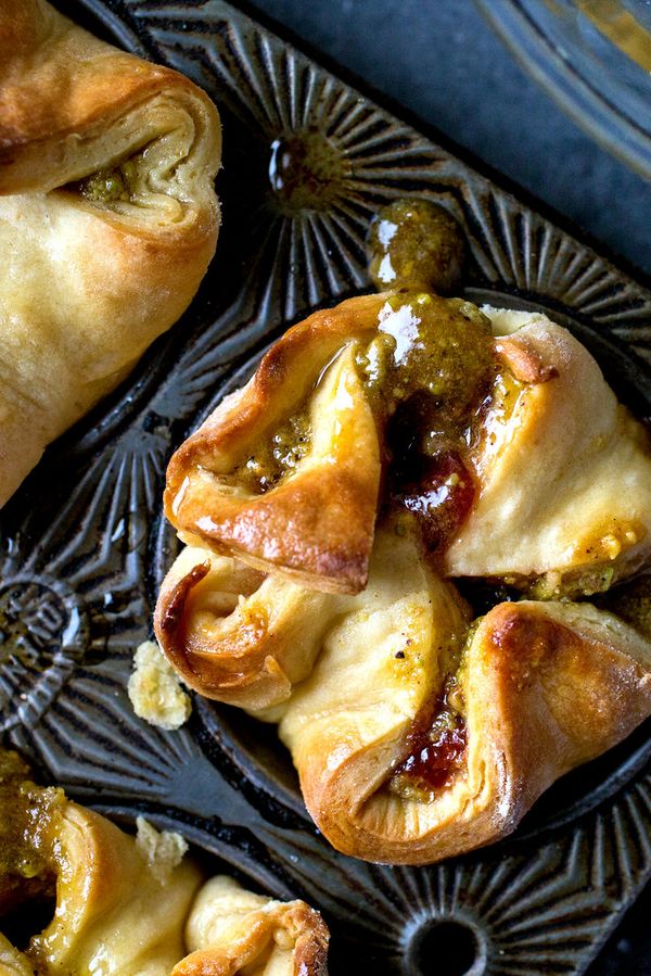 Pistachio, Rose and Strawberry Buns