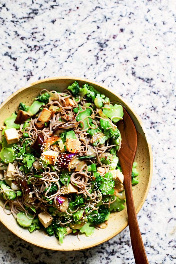 Quick Soba Noodle Veggie Stir Fry with Miso Gravy