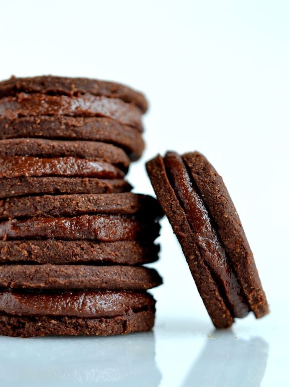 Raw Chocolate-Maca Sandwich Cookies