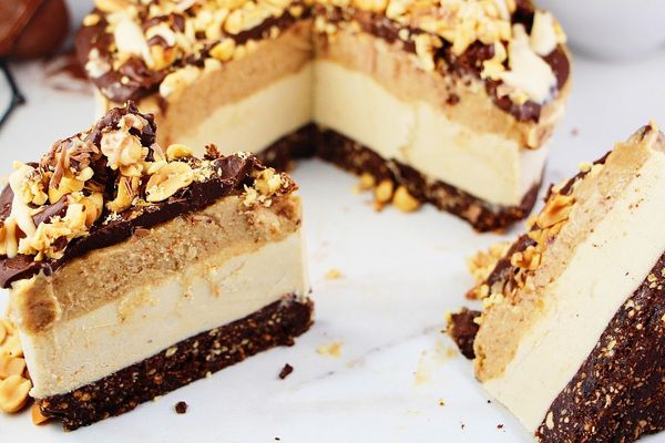 Raw Snickers Cheesecake