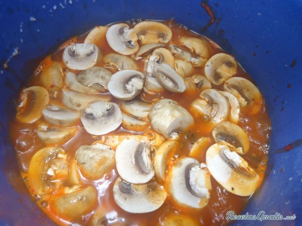 Receta de Pozole vegetariano con champiñones