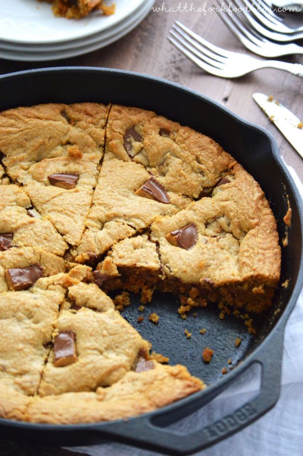 REESE'S Peanut Butter Cup Cookie Pie (Pizookie