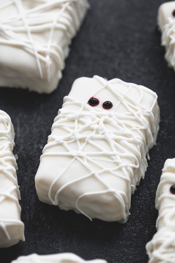 Rice Krispie Treat Mummies