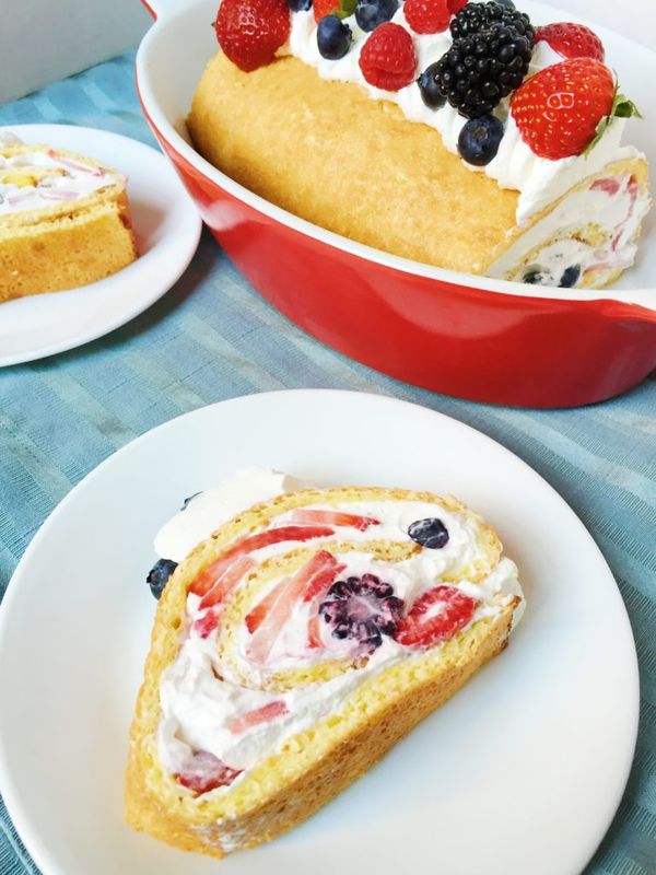 Rolled Summer Berry Cake