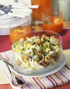 Salade d’endives, pommes, noix et roquefort