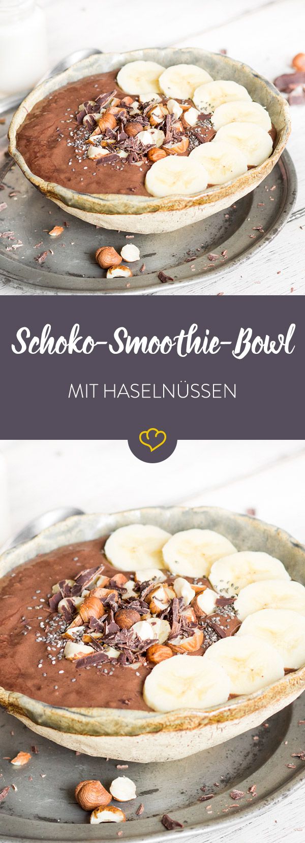 Schokoladen-Smoothie-Bowl mit Haselnüssen