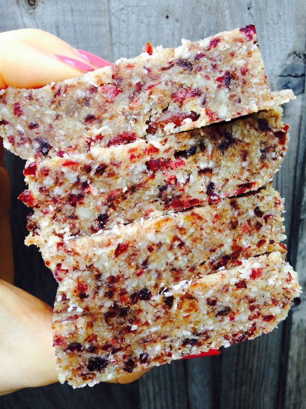 Simple and clean granola bars