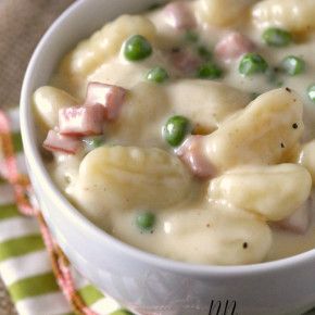 Skillet Cheesy Gnocchi with Peas and Ham