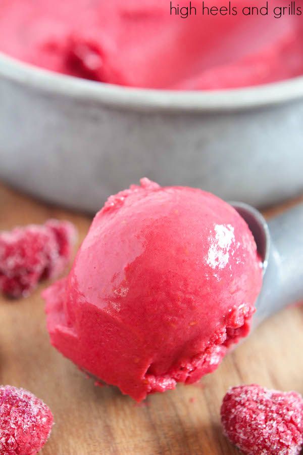 Skinny Raspberry Frozen Yogurt