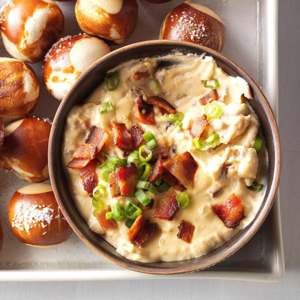 Slow Cooker Cheddar Bacon Ale Dip