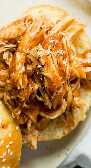 Slow Cooker Pulled BBQ Chicken Sandwiches