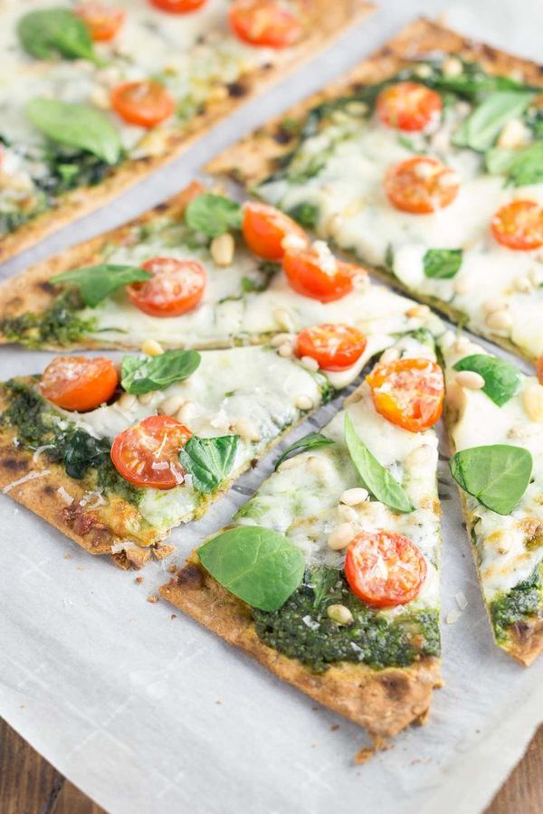 Spinach Pesto and Tomato Flatbread Pizzas