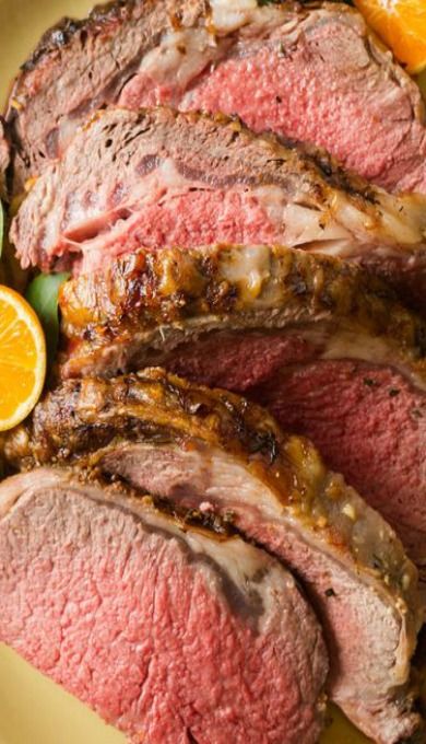 Standing Rib Roast with Au Jus and Creamy Horseradish Sauce