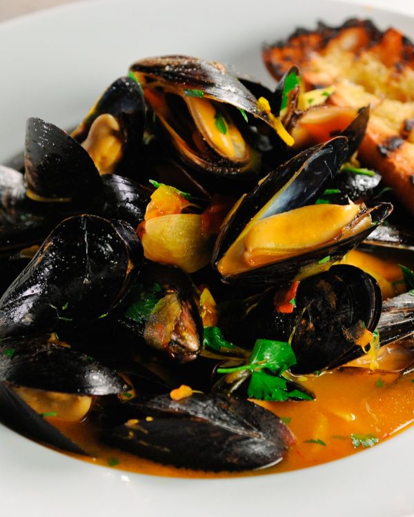 Steamed Mussels with Wine and Saffron