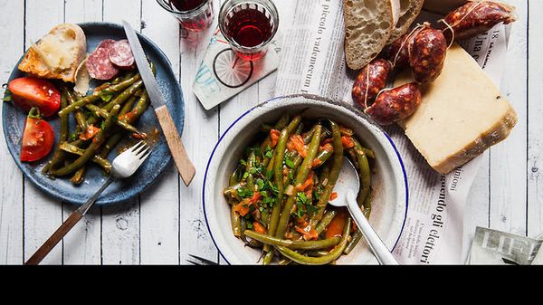 Stewed green beans with tomato, chilli and cinnamon