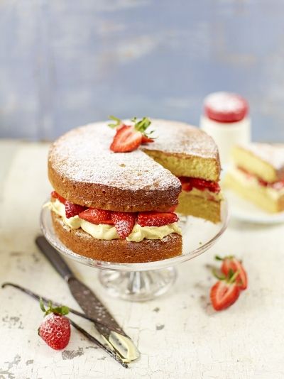 Strawberry & cream sandwich sponge