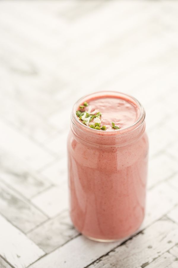 Strawberry, Cashew & Cardamom Smoothie