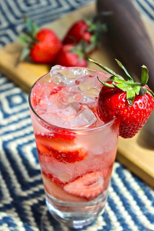 Strawberry Gin Smash Cocktail