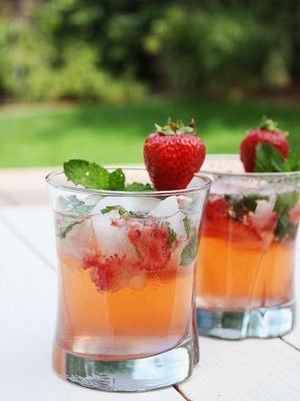 Strawberry-Mango Mojito