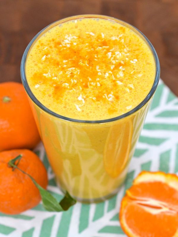 Sunshine Smoothie with Coconut, Clementine and Turmeric