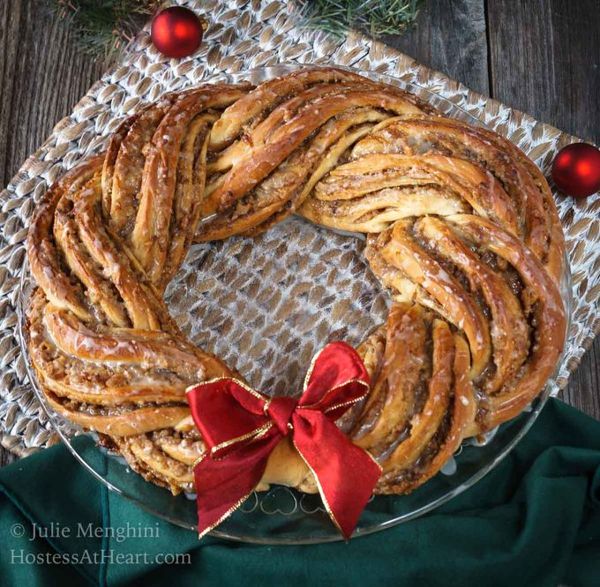 Sweet Nut Holiday Bread Wreath – #BreadBakers