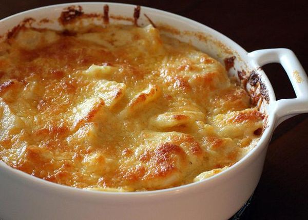 The Creamiest Cheddar Scalloped Potatoes