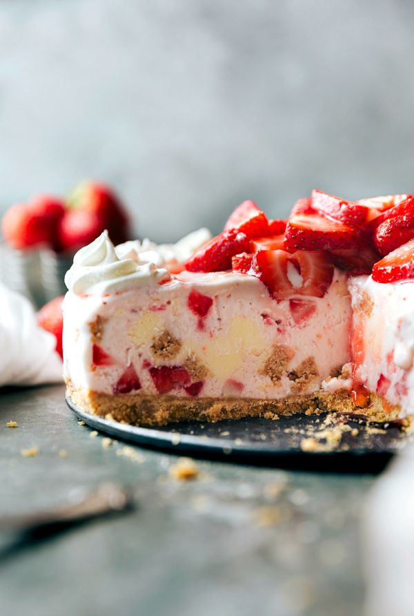 The Easiest Strawberry Cheesecake Ice Cream Pie