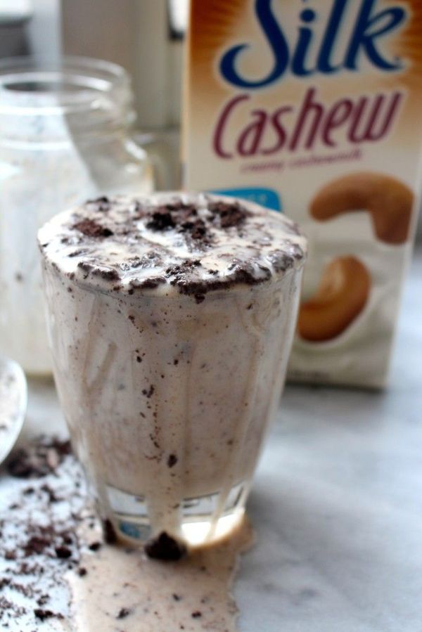 Thick and Creamy Cookies and Cream Smoothie