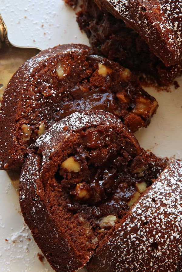 Tunnel-of-Fudge Cake