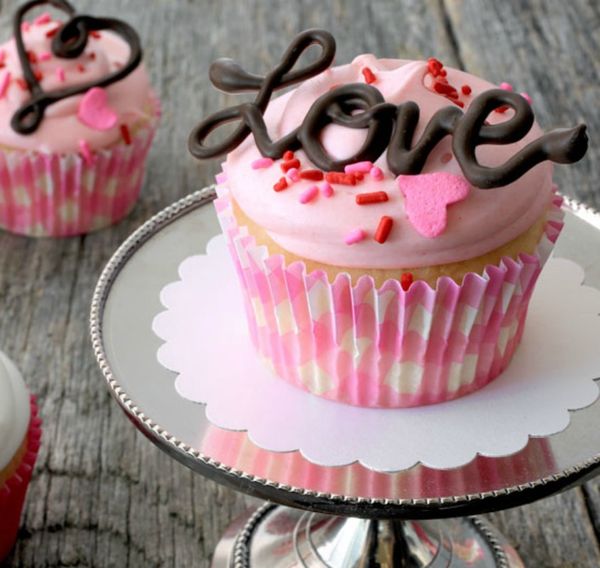 Valentine Chocolate Cupcake Toppers Instructions