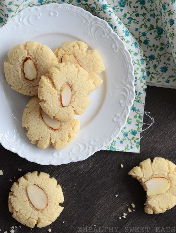 Vanilla-Almond Shortbread Cookies